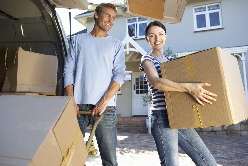 Local storage solutions for moving and decluttering in Holloway